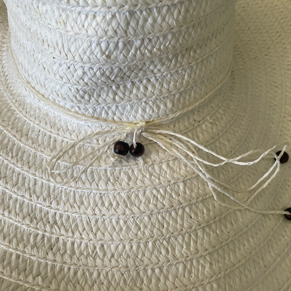 🆕☀️White Sun Hat 👒 - NWOT - Picture 3 of 4